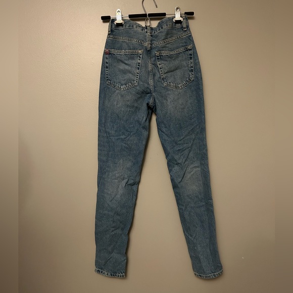 BDG (urban outfitters) HI-RISE MOM JEANS - Picture 2 of 3